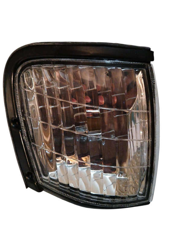 Isuzu Bakkie RHS Crystal Corner Lamp