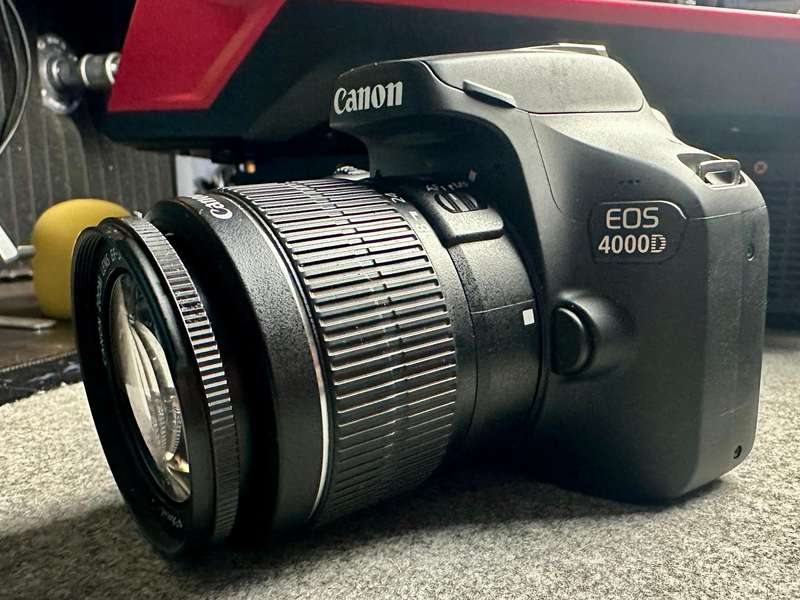Canon EOS 4000D Starter Bundle