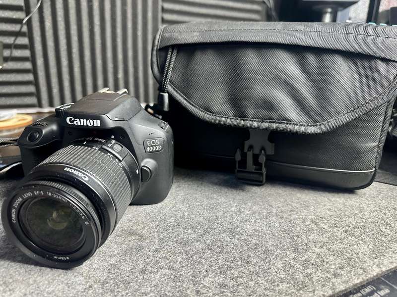 Canon EOS 4000D Starter Bundle