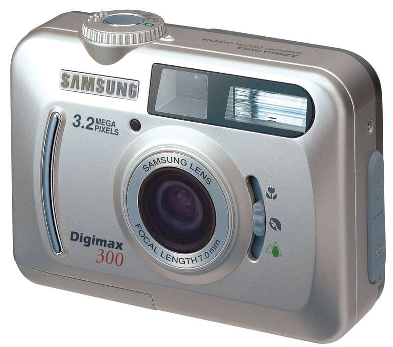 Samsung Digimax 300 Digital Camera  (3.2 MP, 3x Optical Zoom)