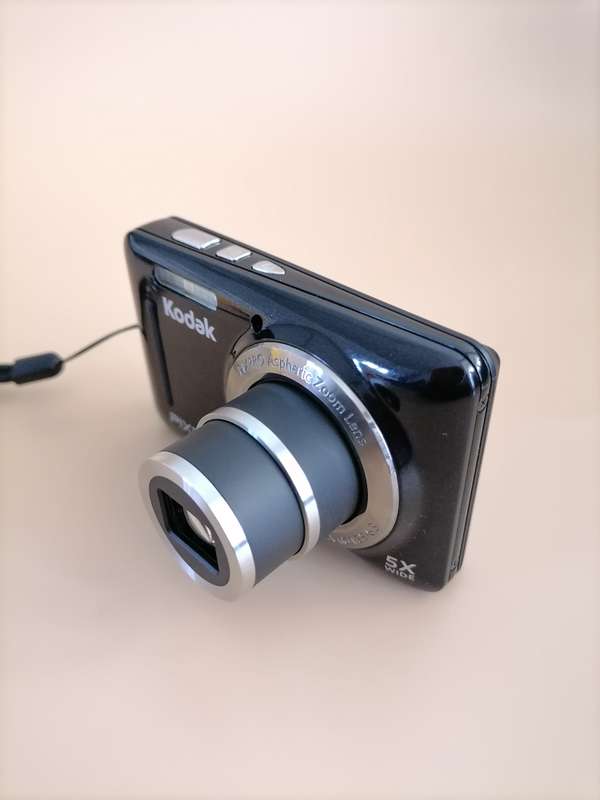 Kodak PixPro FZ53 Digital Camera ( 16MP, 5x Optical Zoom & HD Videos) Black
