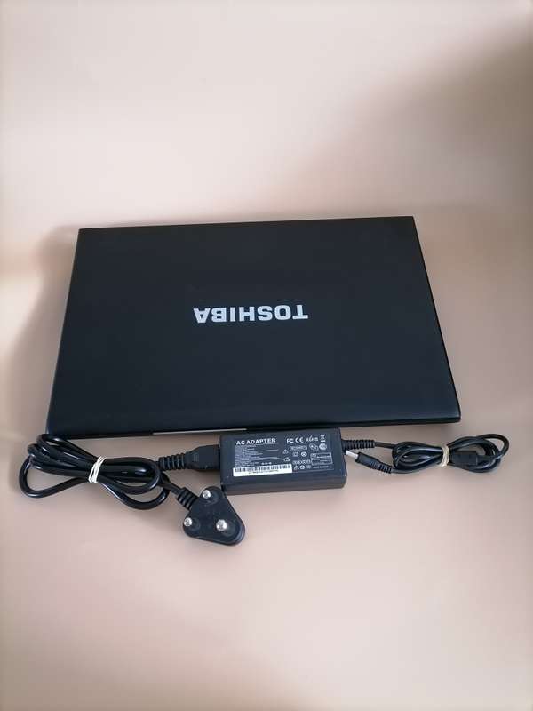 Toshiba F42N (Intel Core i7, 128GB SSD, 8GB RAM) 15.6 Inch Laptop