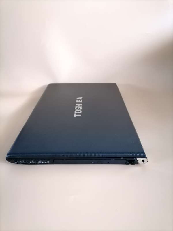 Toshiba F42N (Intel Core i7, 128GB SSD, 8GB RAM) 15.6 Inch Laptop