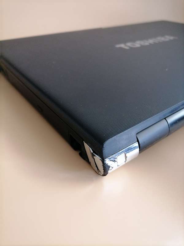 Toshiba F42N (Intel Core i7, 128GB SSD, 8GB RAM) 15.6 Inch Laptop