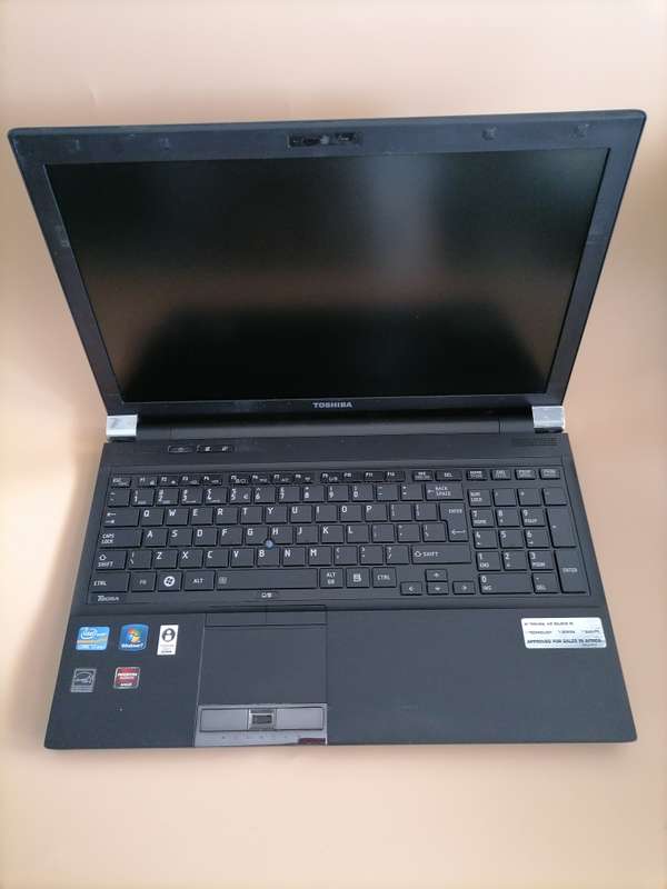 Toshiba F42N (Intel Core i7, 128GB SSD, 8GB RAM) 15.6 Inch Laptop