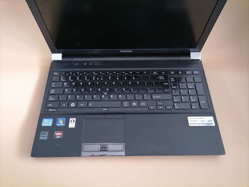 Toshiba F42N (Intel Core i7, 128GB SSD, 8GB RAM) 15.6 Inch Laptop