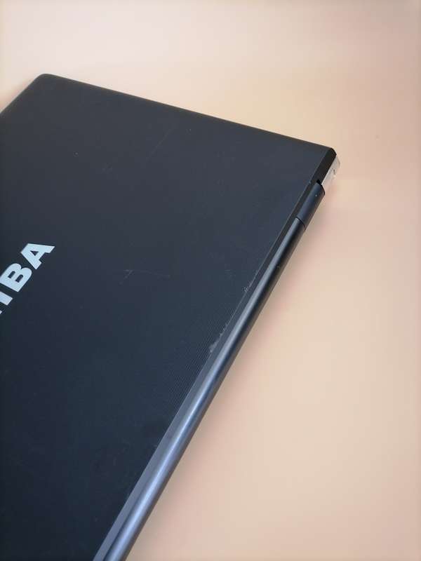 Toshiba F42N (Intel Core i7, 128GB SSD, 8GB RAM) 15.6 Inch Laptop