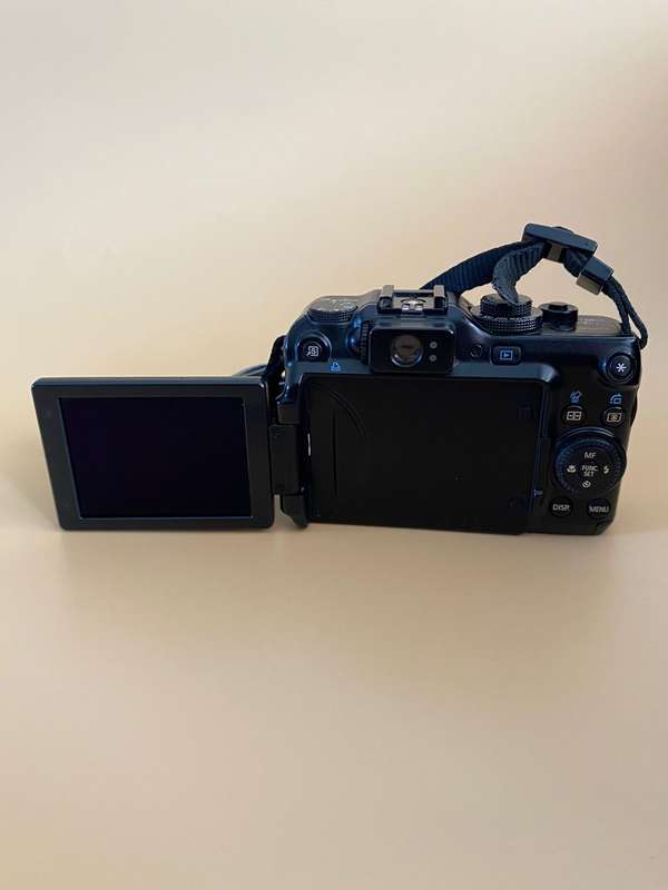 Canon PowerShot G11 Digital Camera (10MP, 720p HD & 5x Optical Zoom) Black