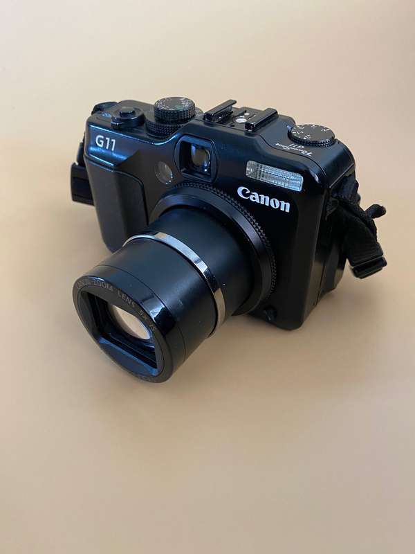 Canon PowerShot G11 Digital Camera (10MP, 720p HD & 5x Optical Zoom) Black