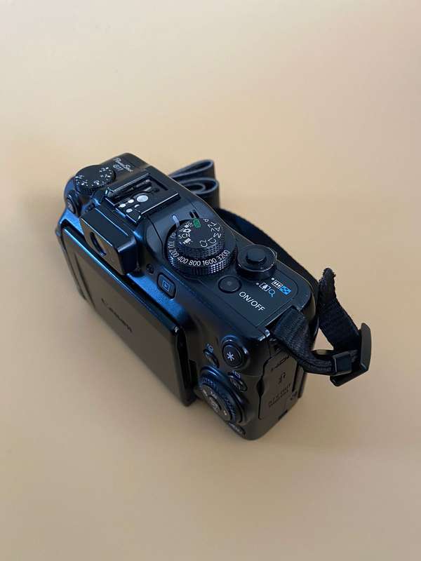 Canon PowerShot G11 Digital Camera (10MP, 720p HD & 5x Optical Zoom) Black