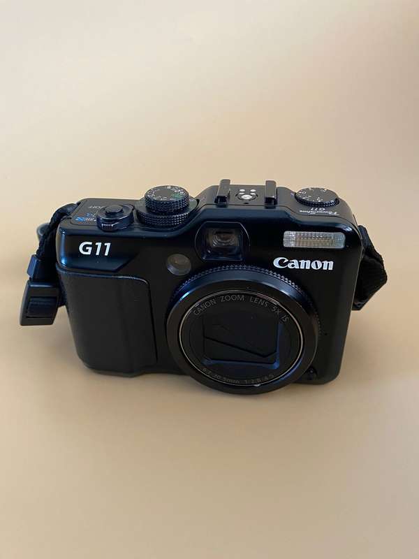 Canon PowerShot G11 Digital Camera (10MP, 720p HD & 5x Optical Zoom) Black