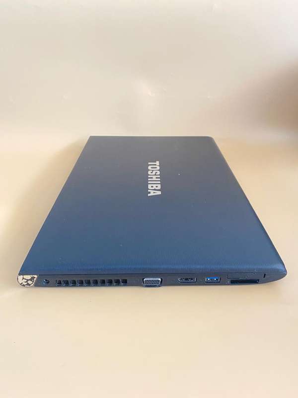 Toshiba Tecra R850-F42N (Intel Core i7, 128GB SSD, 8GB RAM) 15.6 Inch Laptop