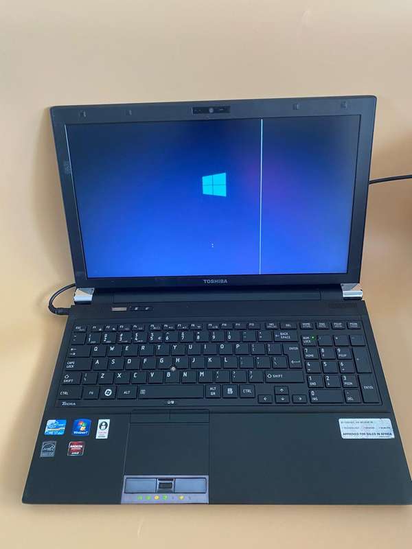 Toshiba Tecra R850-F42N (Intel Core i7, 128GB SSD, 8GB RAM) 15.6 Inch Laptop