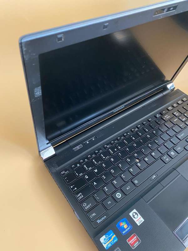 Toshiba Tecra R850-F42N (Intel Core i7, 128GB SSD, 8GB RAM) 15.6 Inch Laptop