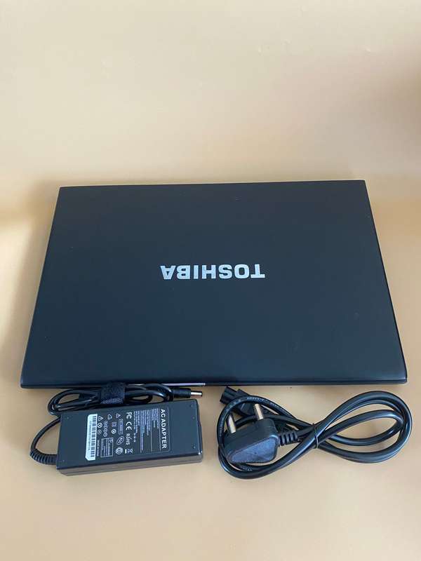 Toshiba Tecra R850-F42N (Intel Core i7, 128GB SSD, 8GB RAM) 15.6 Inch Laptop