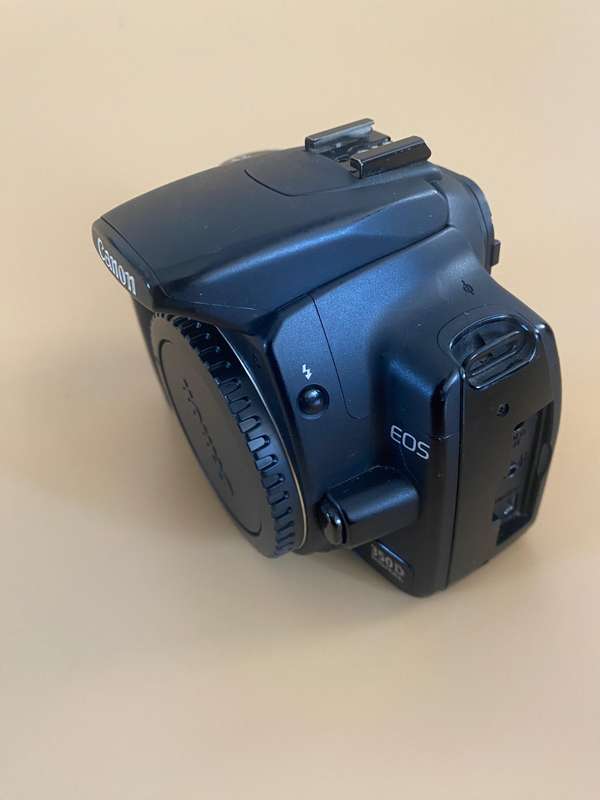 Canon EOS 350D Digital SLR Camera (8MP,  7-Point auto focus system) Black