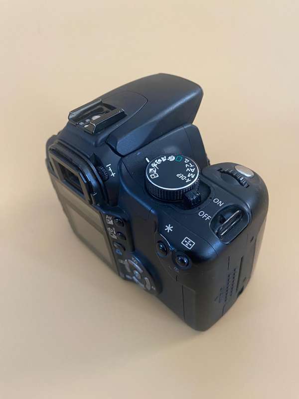 Canon EOS 350D Digital SLR Camera (8MP,  7-Point auto focus system) Black
