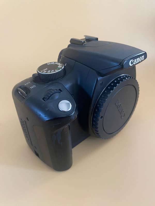 Canon EOS 350D Digital SLR Camera (8MP,  7-Point auto focus system) Black