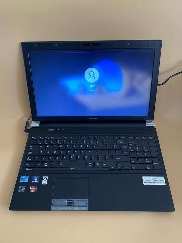 Toshiba F42N (Intel Core i7, 128GB SSD, 8GB RAM) 15.6 Inch Laptop