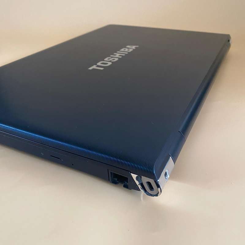 Toshiba Tecra R850-F42N (Intel Core i7, 240GB SSD, 8GB RAM) 15.6 Inch Laptop