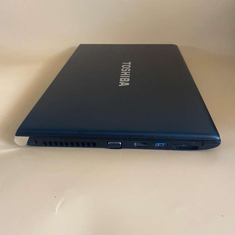 Toshiba Tecra R850-F42N (Intel Core i7, 240GB SSD, 8GB RAM) 15.6 Inch Laptop