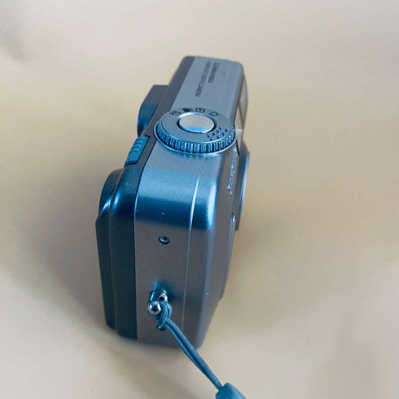 Samsung Digimax 300 Digital Camera  (3.2 MP, 3x Optical Zoom)
