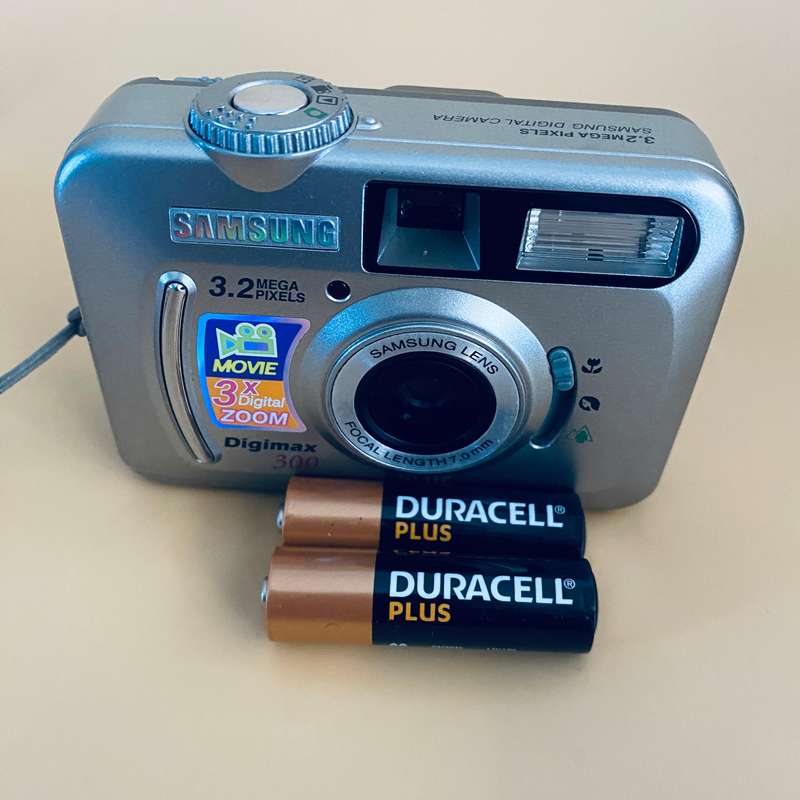 Samsung Digimax 300 Digital Camera  (3.2 MP, 3x Optical Zoom)