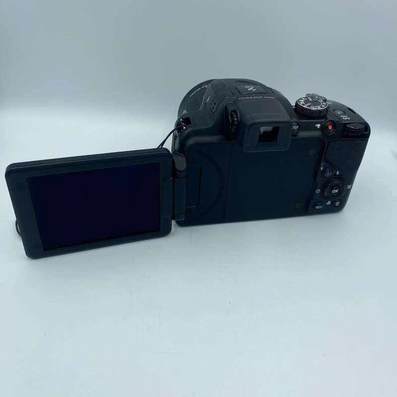 Nikon COOLPIX P520 18.1 MP CMOS Digital Camera with 42x Zoom Lens and Full HD 1080p Video (Black)