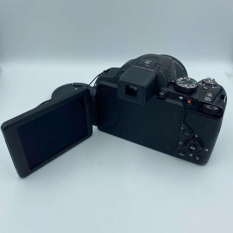 Nikon COOLPIX P520 18.1 MP CMOS Digital Camera with 42x Zoom Lens and Full HD 1080p Video (Black)