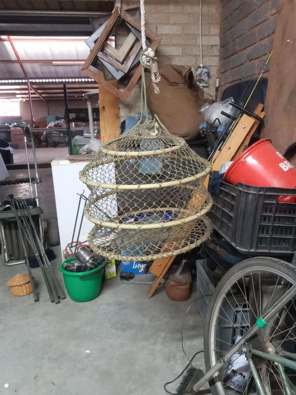 Fish net holder