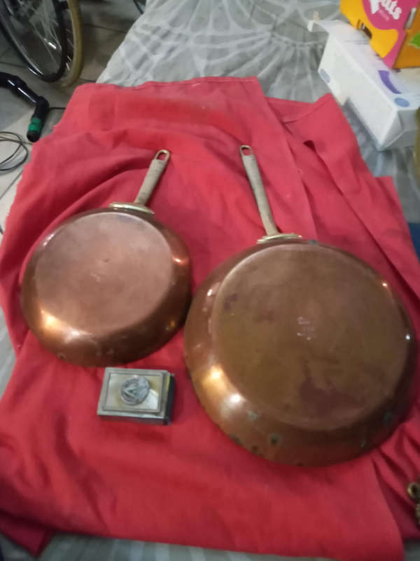 Copper pans x 2 wall hangings