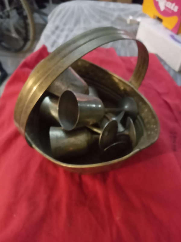 Brass basket + 5 goblets + carafe