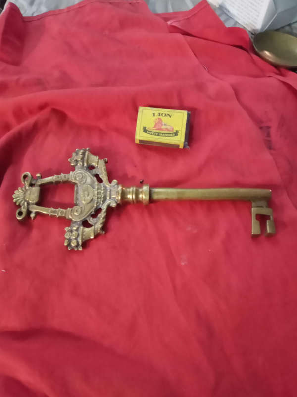 25cm ornamental key 455 grams