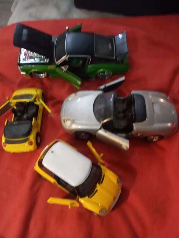 4 toy cars mustang porche 2 x vw beetle