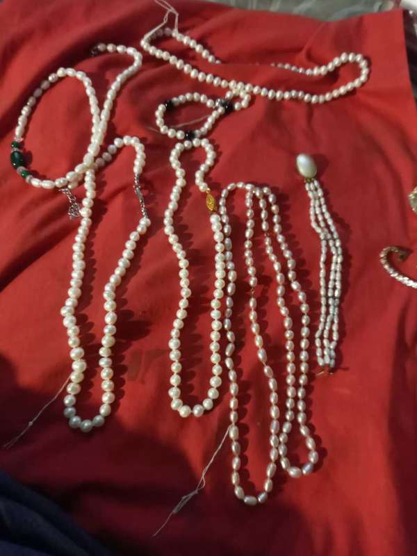 44cm string of pearls stainless Steel clasp,,beautiful..