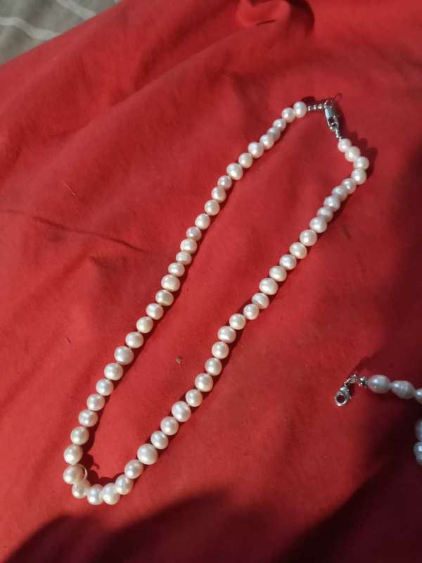 44cm string of pearls stainless Steel clasp,,beautiful..