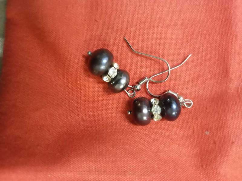 Pearl earrings 10mm black double