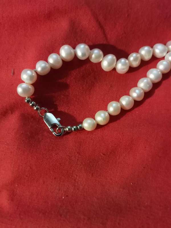 44cm string of pearls stainless Steel clasp,,beautiful..
