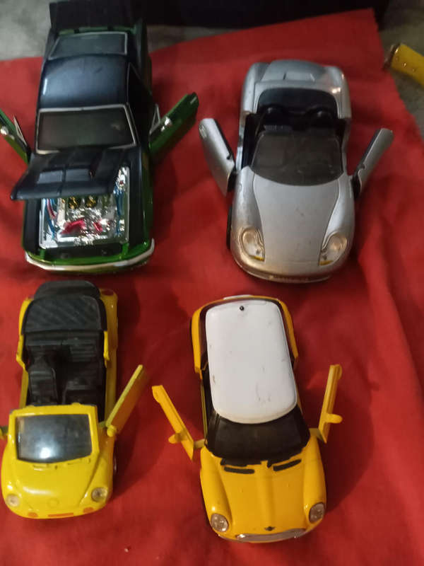4 toy cars mustang porche 2 x vw beetle