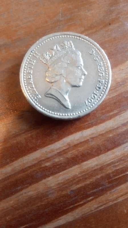 Rare  British 1 Pound Elizabeth 11 D.G.REG.F.D. 1997 Error on Rim Upside Down
