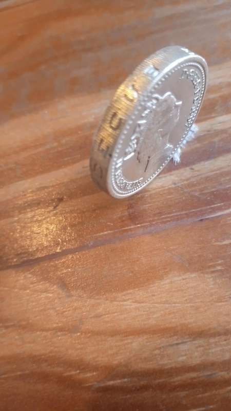 Rare  British 1 Pound Elizabeth 11 D.G.REG.F.D. 1997 Error on Rim Upside Down