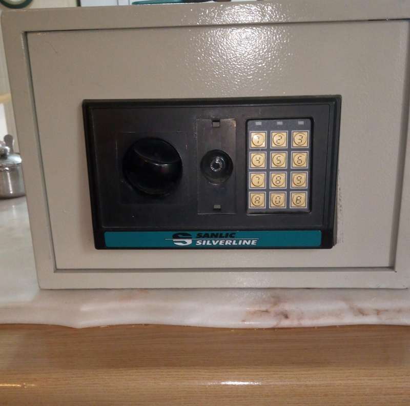 Safe Sanlic Silverline Key Lock +Combination Keypad +Key