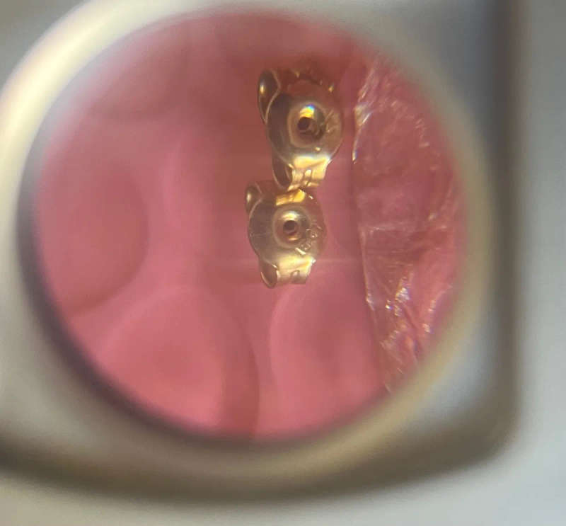 18ct gold stud earrings