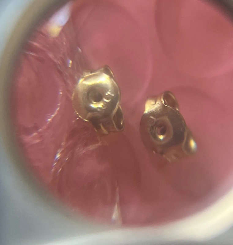 18ct gold stud earrings