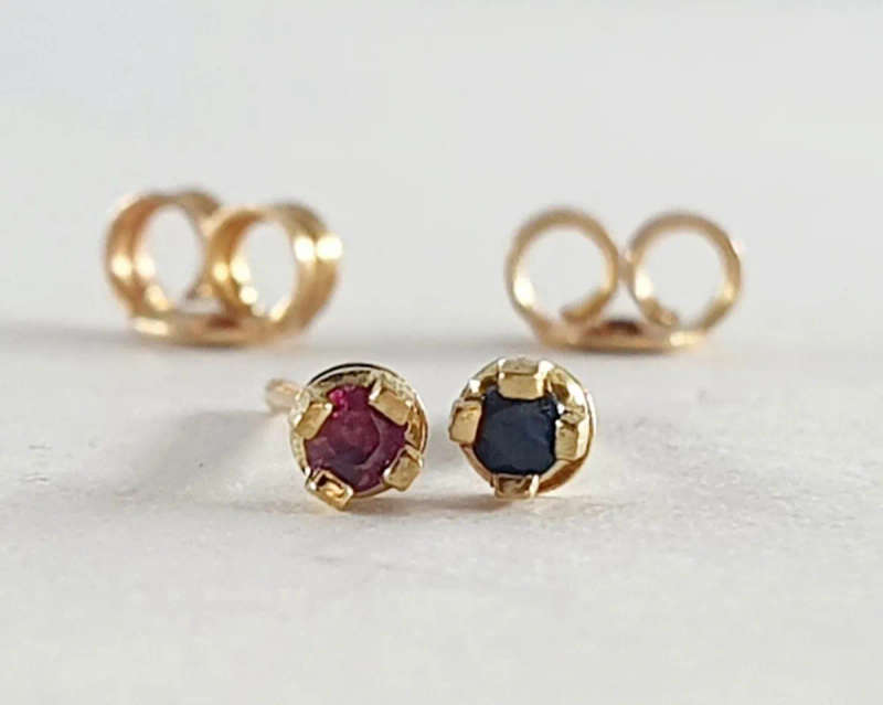 18ct gold stud earrings