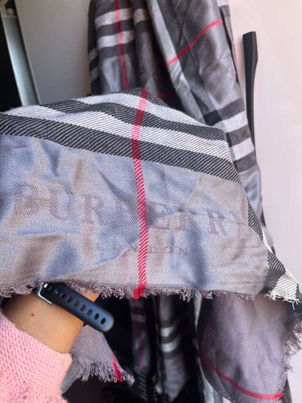 Scarves Wraps Burberry scarf rasberry sorbet nova check was listed for 1 400.00 on 22 Sep at 11 46 by ChotooA in Johannesburg ID 623653601