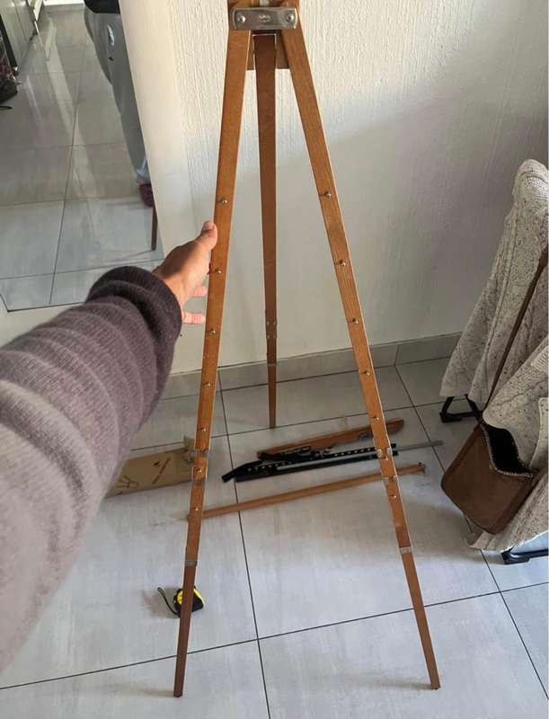 Holbein wood portable easel