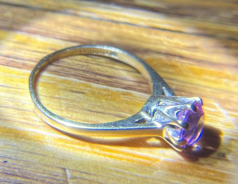 9ct yellow gold pink sapphire ring