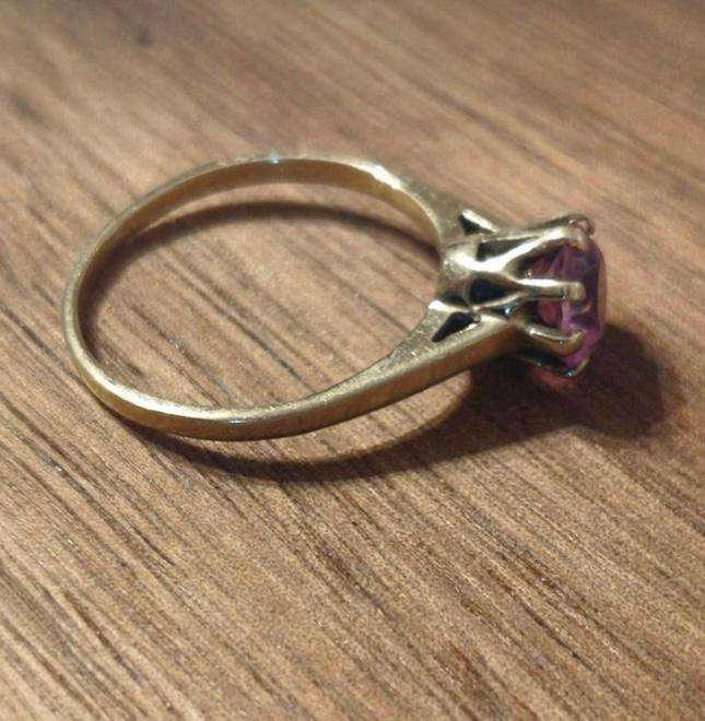 9ct yellow gold pink sapphire ring