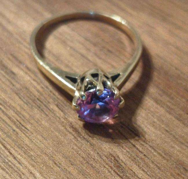 9ct yellow gold pink sapphire ring